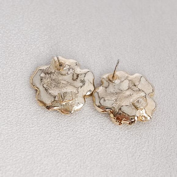 Vintage Flower Post Back Earrings Gold Tone Metal Cream Beige Enamel Beautiful - Picture 4 of 5